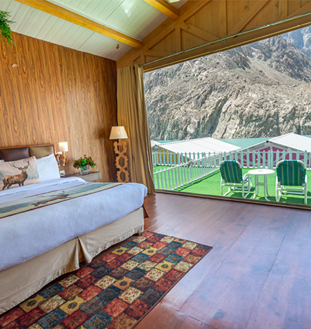 Luxus Hunza Resort lakeside balconies overlooking calm blue water and mountains